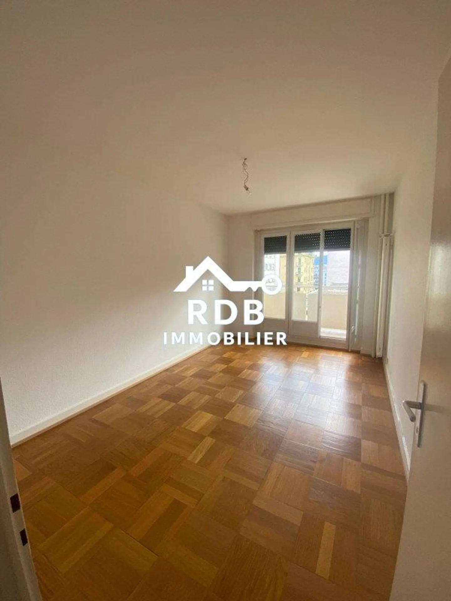 3.5-room apartment on the 4th floor located in Geneva 1202 - Photo 4 of 12