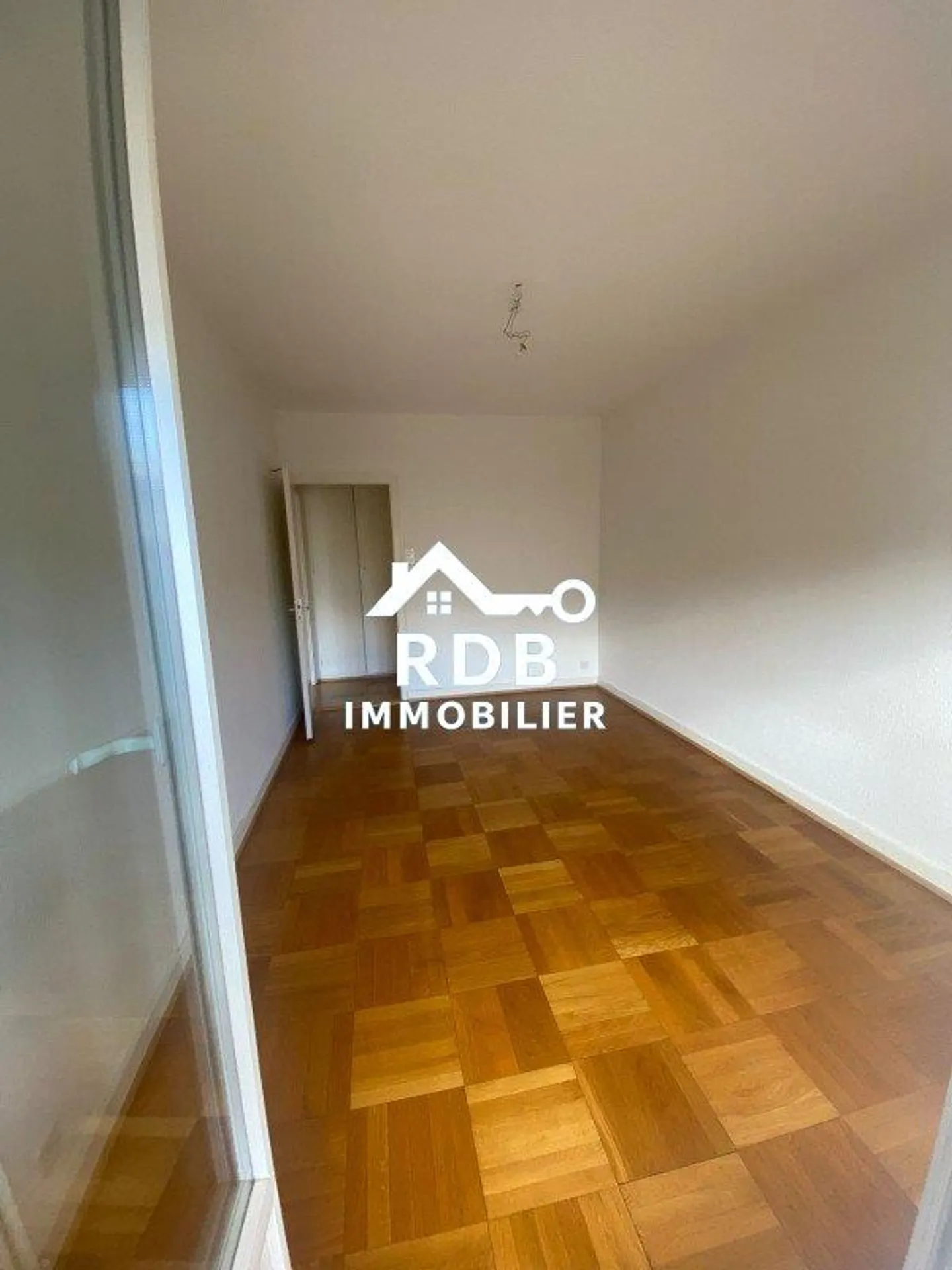3.5-room apartment on the 4th floor located in Geneva 1202 - Photo 5 of 12