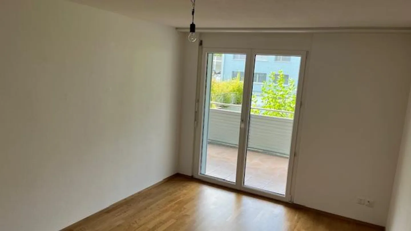 Moderno appartamento 2.5 locali con balcone a Rotkreuz - Foto 4 di 7
