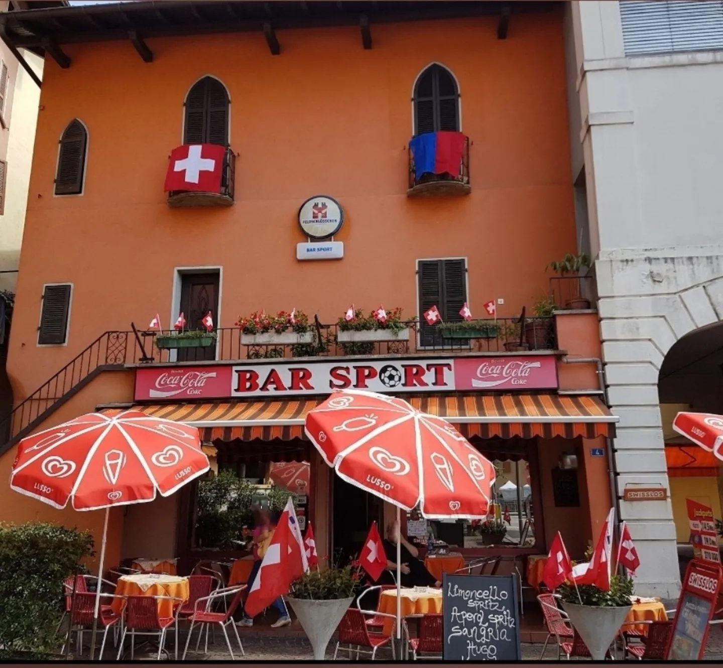 RENTAL PROPERTY / INVESTMENT - CONVERTIBLE INTO 3-4 APARTMENTS - Photo 3 of 8