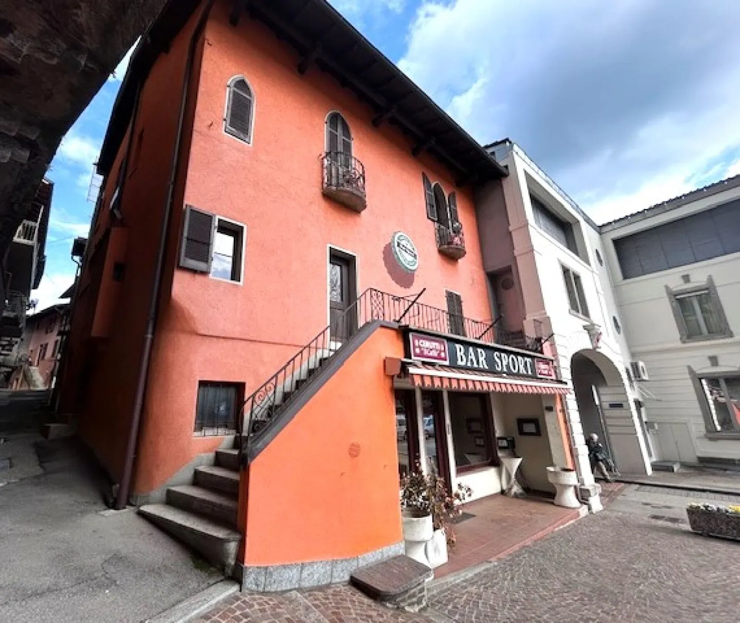 RENTAL PROPERTY / INVESTMENT - CONVERTIBLE INTO 3-4 APARTMENTS - Photo 4 of 8