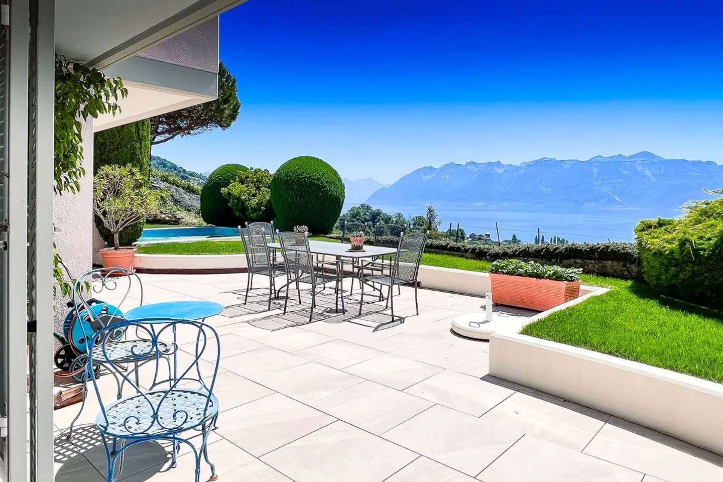 Exceptional Villa with Lake View - Photo 4 of 4