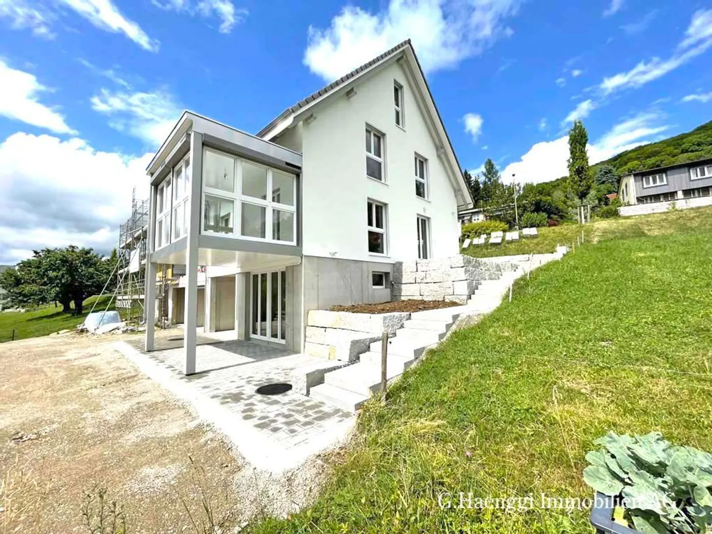 4 nouvelles maisons individuelles spacieuses de 5 à 7,5 pièces avec une vue dégagée à Läufelfingen - Photo 2 sur 13