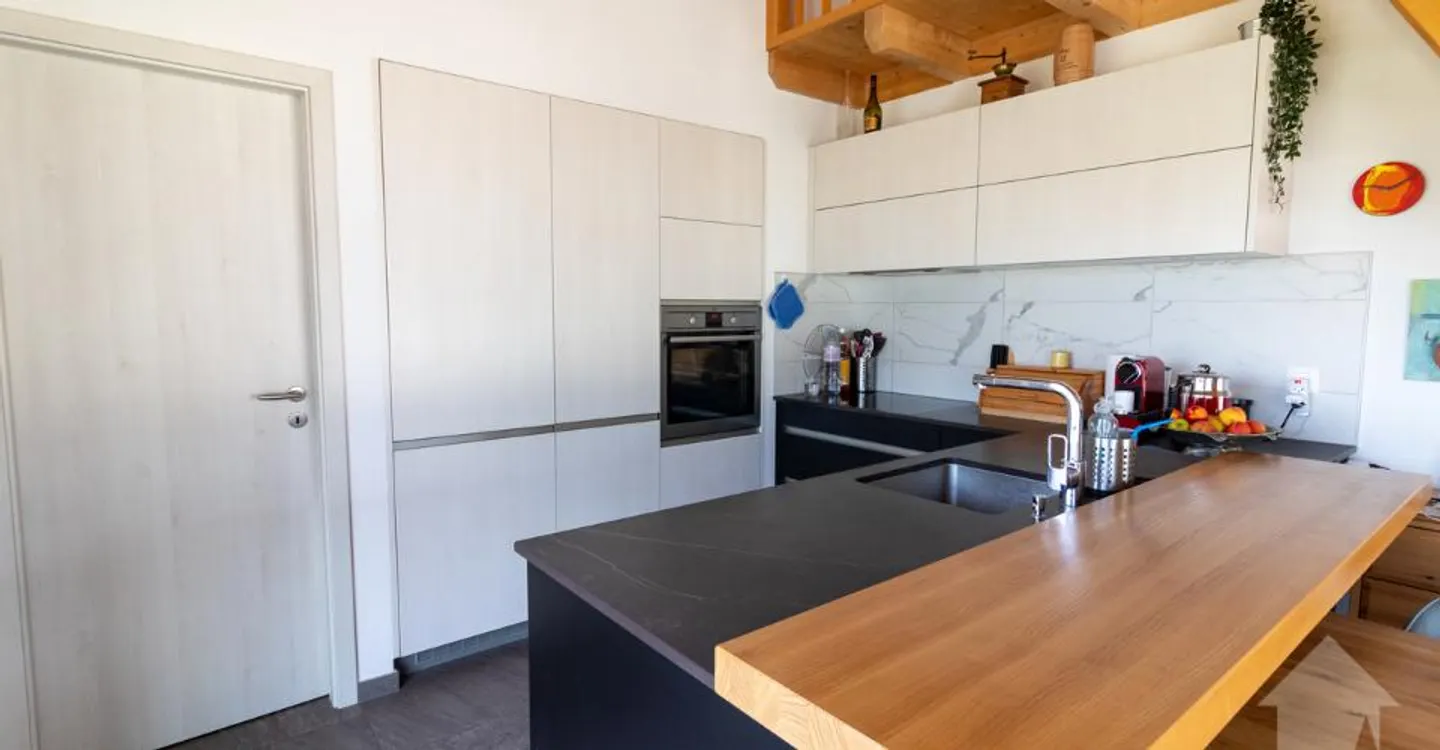 Charmant appartement mansardé à Chamoson - Photo 4 sur 12