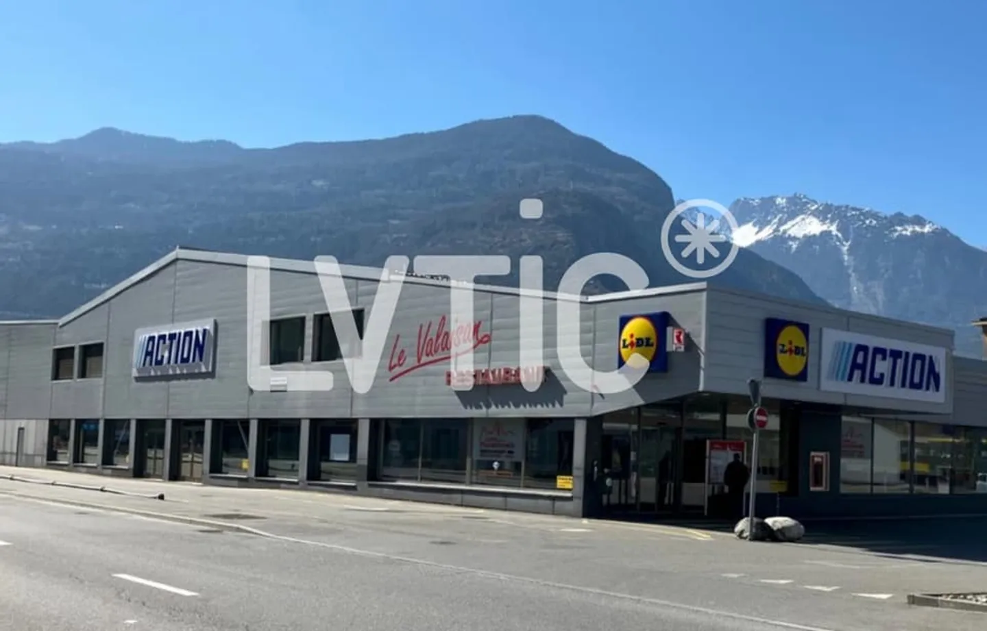 Locale commerciale di 530 m2 in affitto a Martigny - Foto 3 di 7