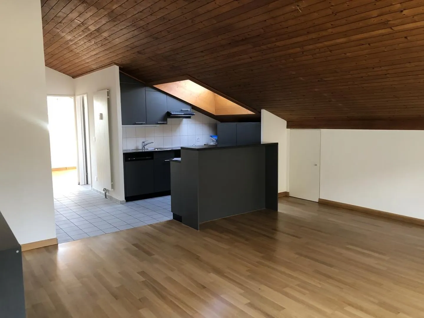 Moderno appartamento mansardato di 2,0 stanze con charme - Foto 4 di 9