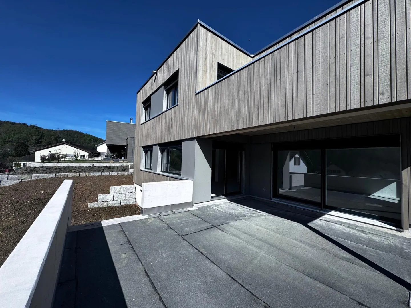 Maison individuelle de 4,5 pièces de haute qualité - Jardin avec vue dégagée, Carport + places de parking, 3 salles de bain - Photo 6 sur 31