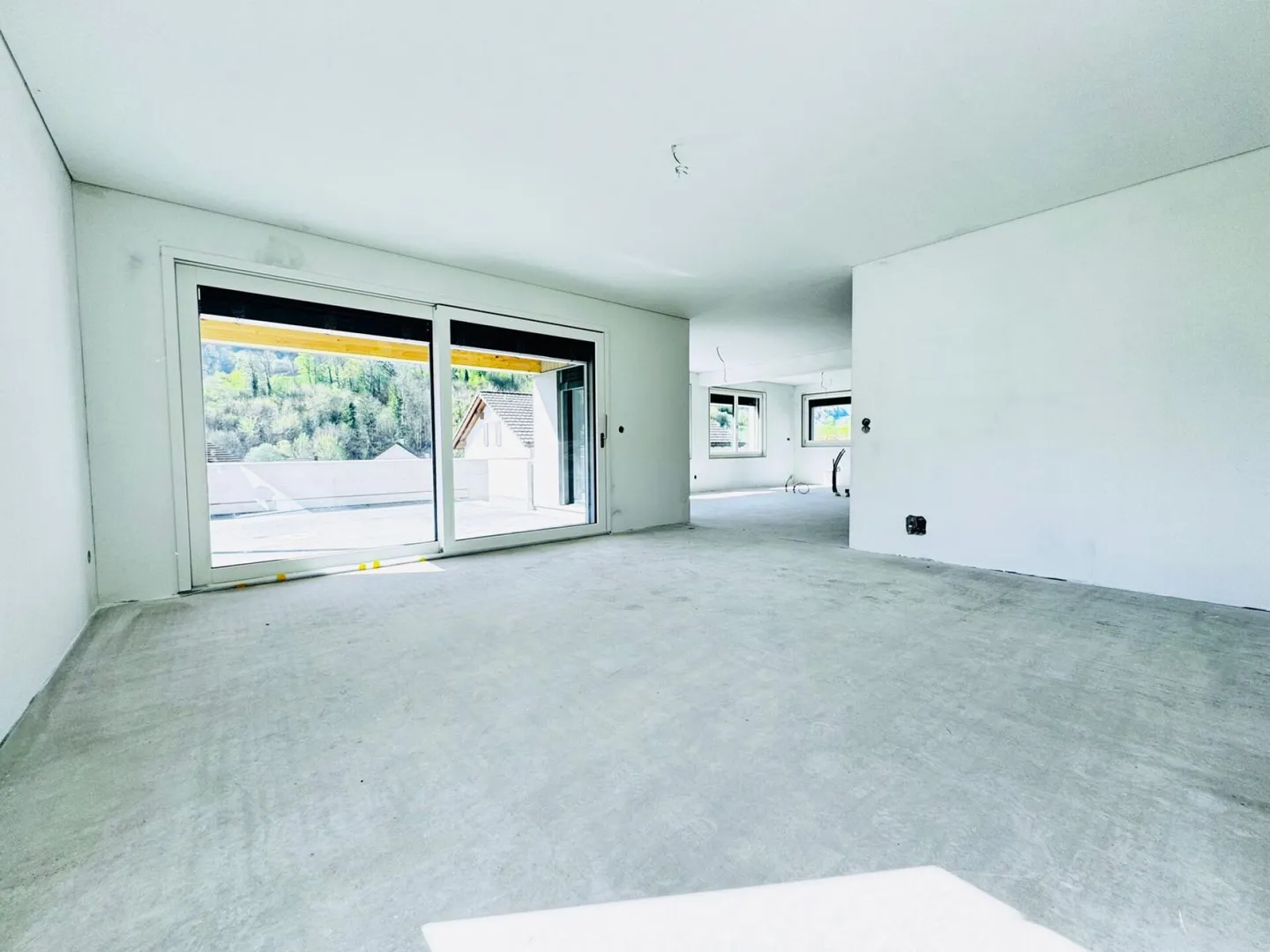 Maison individuelle de 4,5 pièces de haute qualité - Jardin avec vue dégagée, Carport + places de parking, 3 salles de bain - Photo 5 sur 31