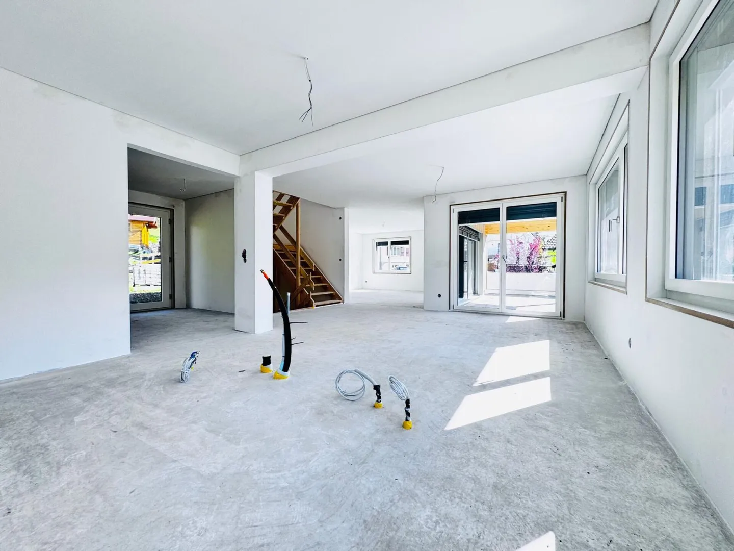 Maison individuelle de 4,5 pièces de haute qualité - Jardin avec vue dégagée, Carport + places de parking, 3 salles de bain - Photo 20 sur 31