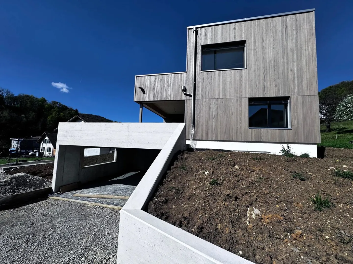 Maison individuelle de 4,5 pièces de haute qualité - Jardin avec vue dégagée, Carport + places de parking, 3 salles de bain - Photo 28 sur 31