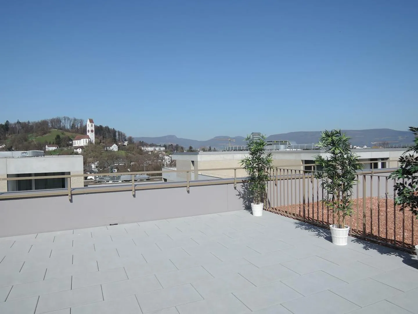 Stilvolle Attika Wohnung in Suhr - Foto 3 von 5