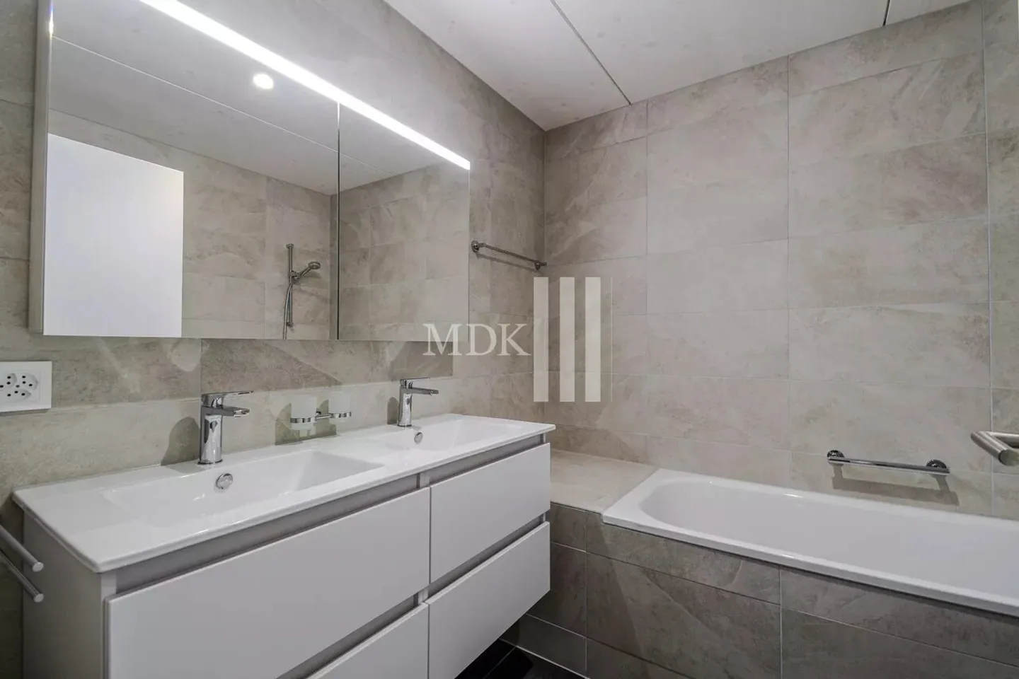 Magnificent ground floor apartment with garden - Photo 7 of 9