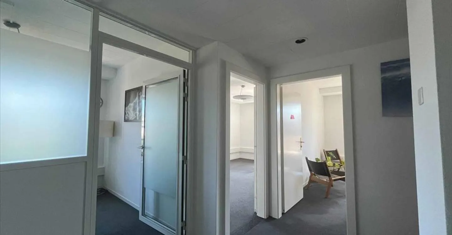 Office space for rent - Photo 3 of 10