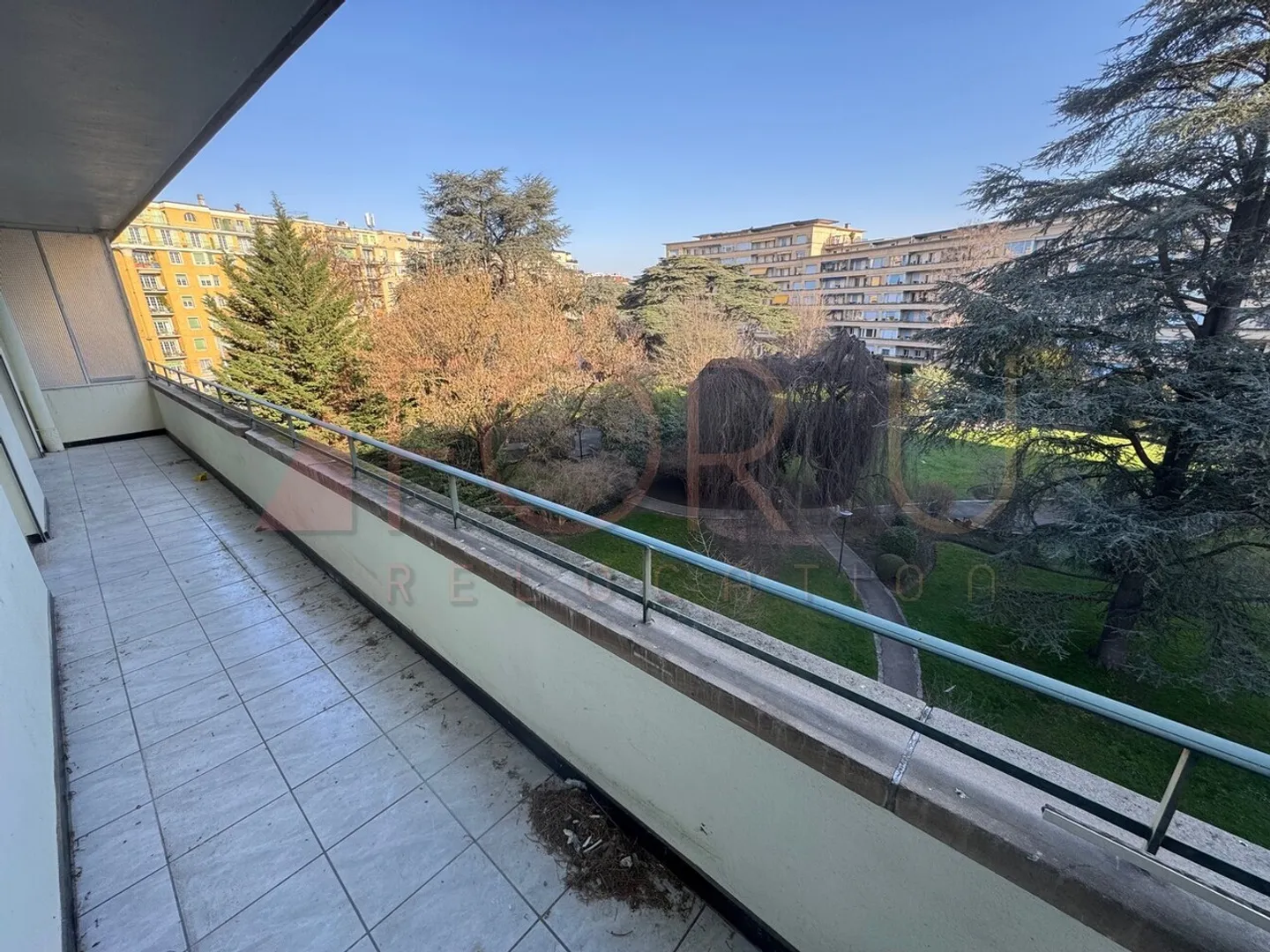APPARTAMENTO RIVE DEL REN RENOVATO 5 STANZE CON VISTA SUL JET D'EAU - Foto 12 di 13