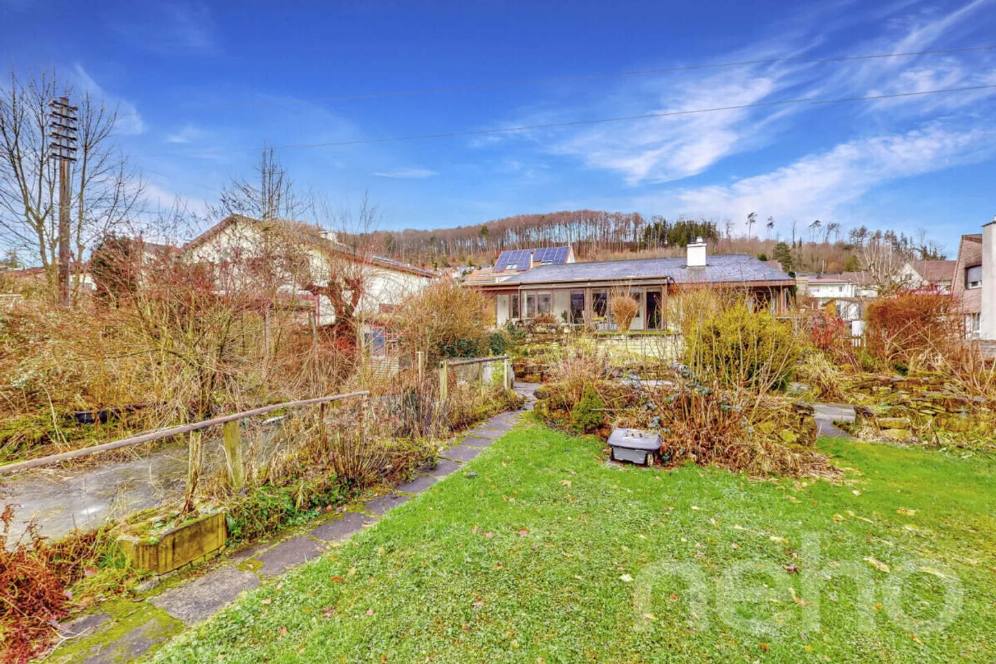 Detached Family Home with Large Garden in a Quiet Location - Photo 2 of 13