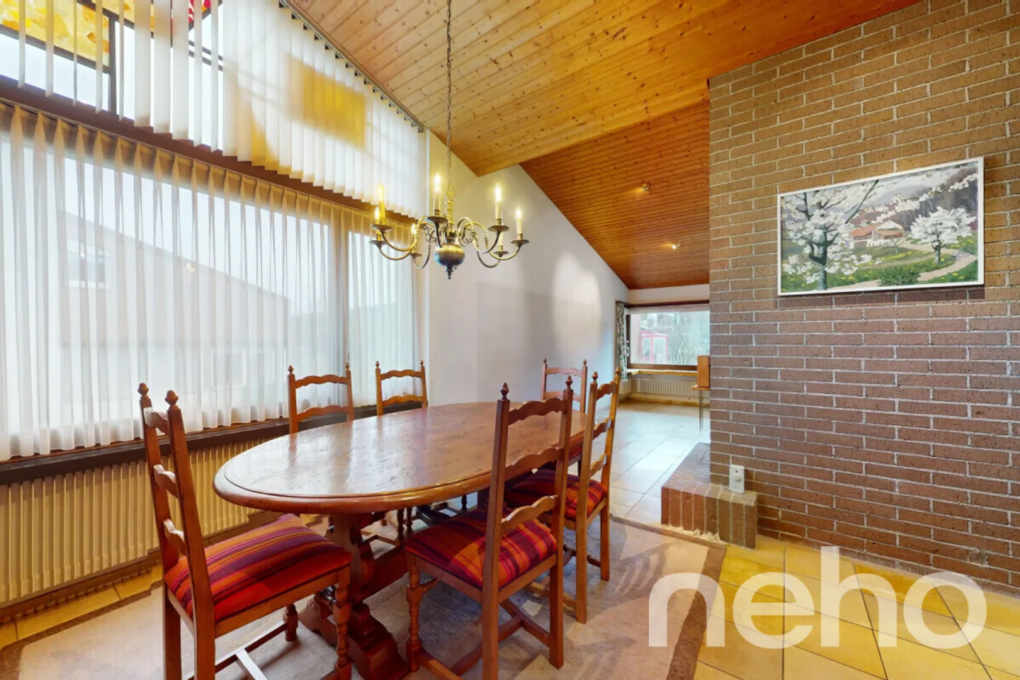 Detached Family Home with Large Garden in a Quiet Location - Photo 8 of 13