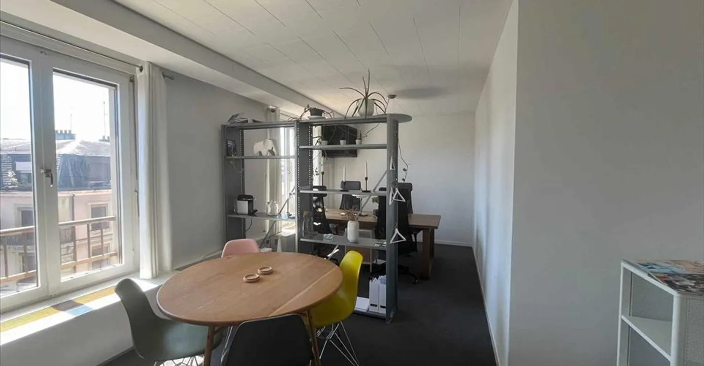 Office space for rent - Photo 4 of 10