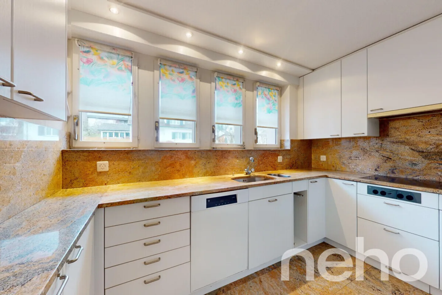 Detached Family Home with Large Garden in a Quiet Location - Photo 12 of 13