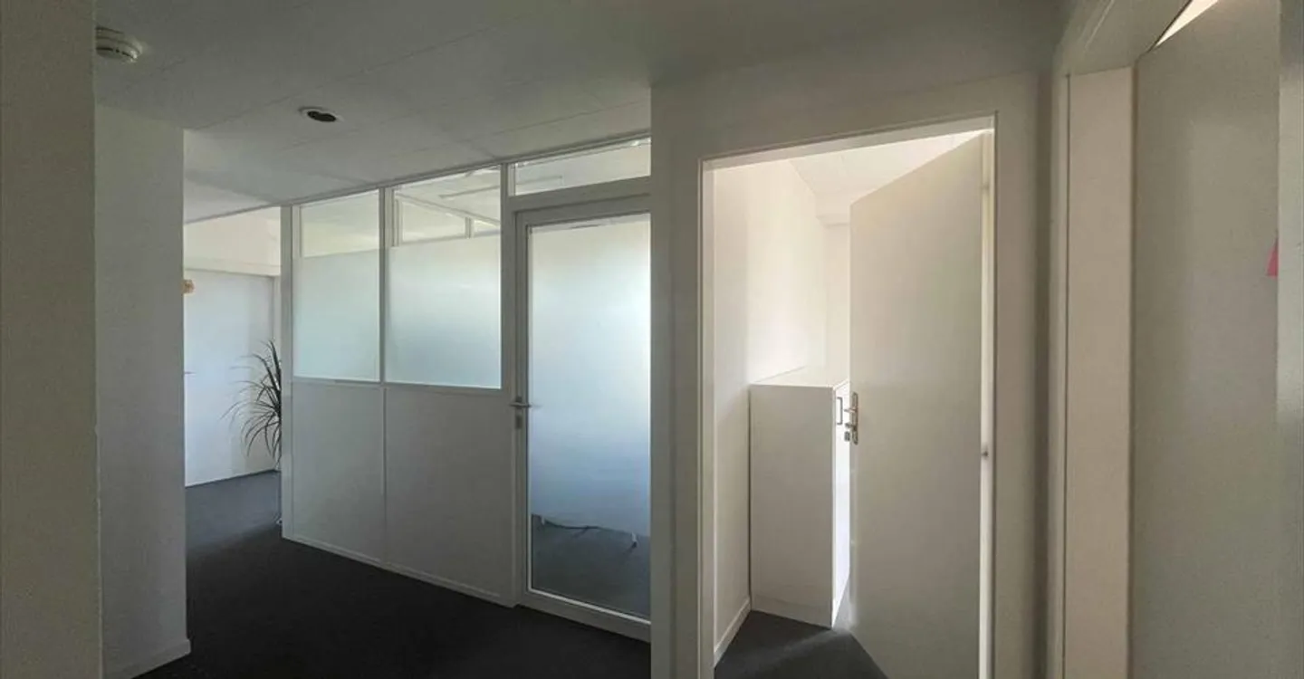 Office space for rent - Photo 6 of 10