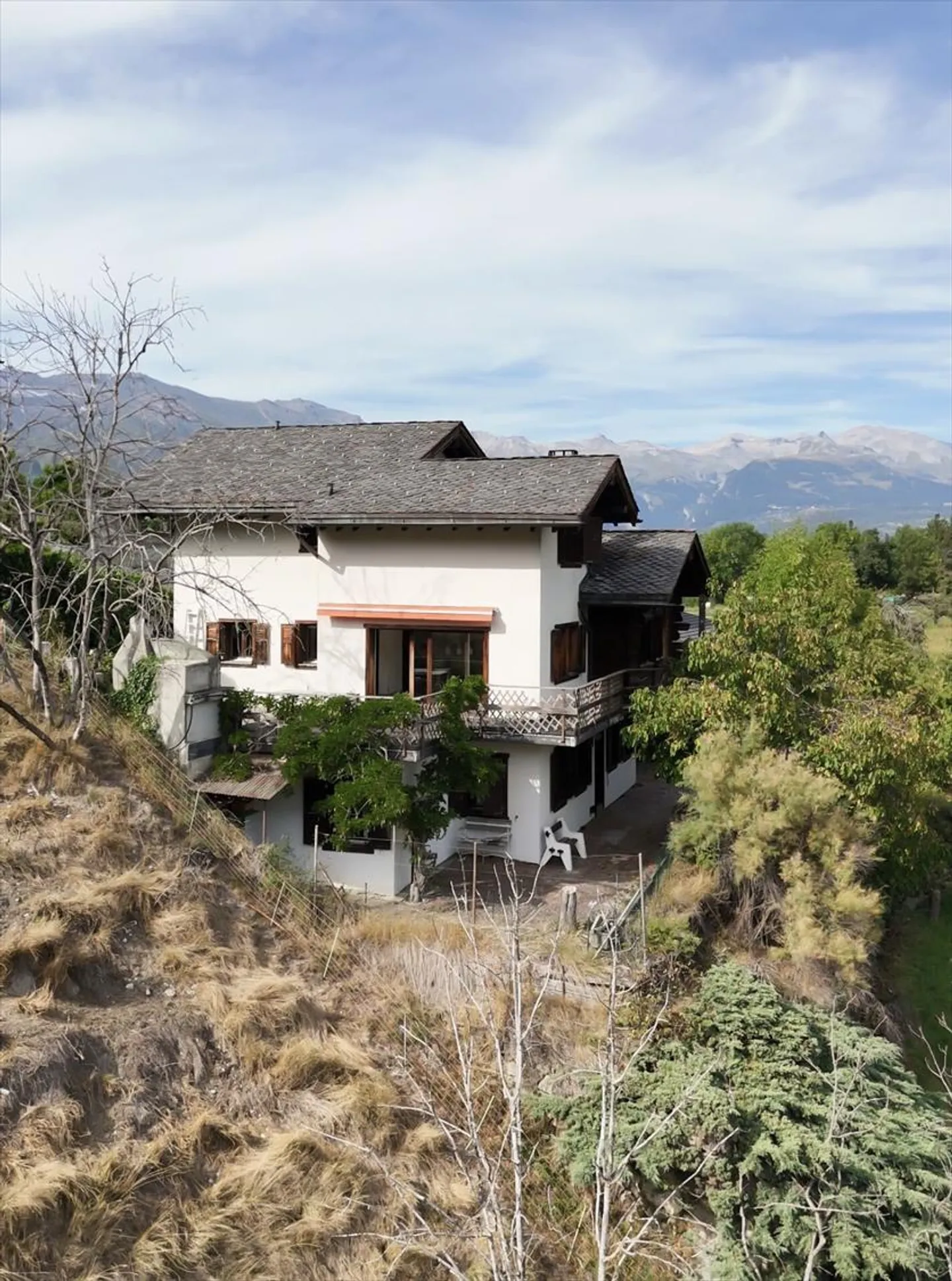 Grande maison familiale avec appartement séparé et vue panoramique - Photo 2 sur 13