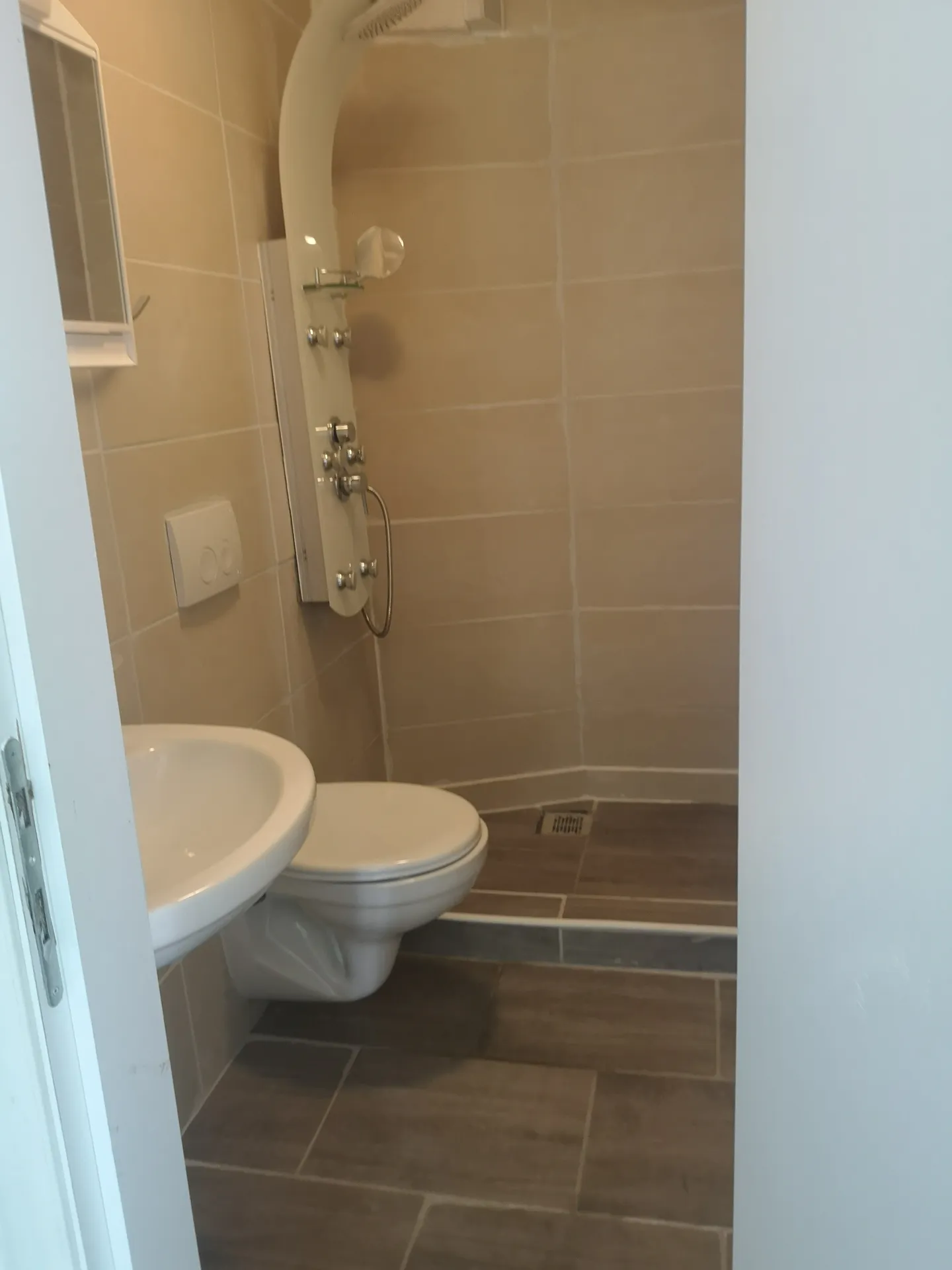 Renovierte Wohnung mit Terrasse - Foto 4 von 4
