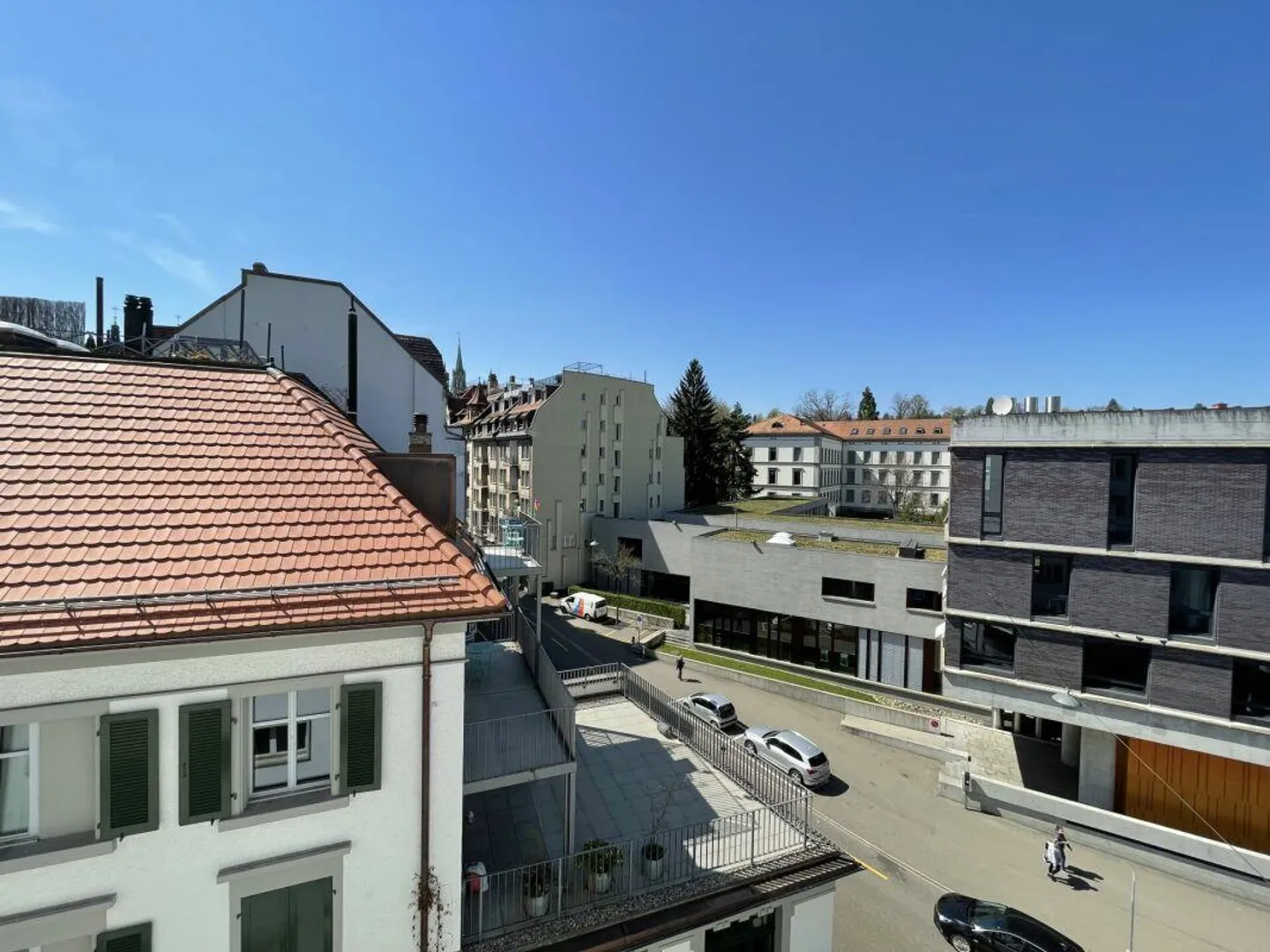 Appartamento in città a prezzi accessibili con cucina e bagno vintage, grandi finestre, stanze luminose, vetro fonoassorbente - Foto 13 di 13