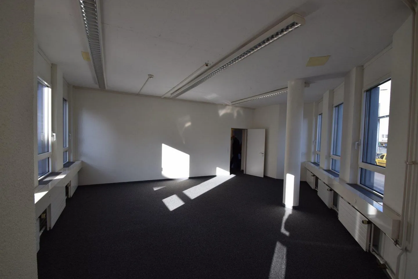 Spazi per uffici e magazzini moderni - Foto 9 di 13