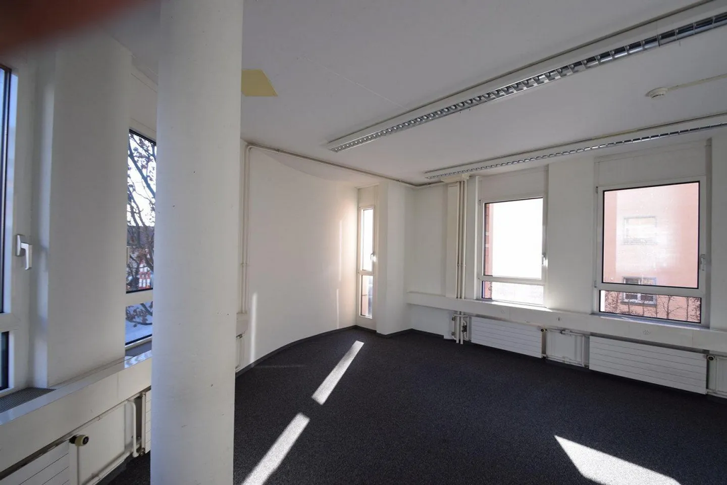 Spazi per uffici e magazzini moderni - Foto 10 di 13