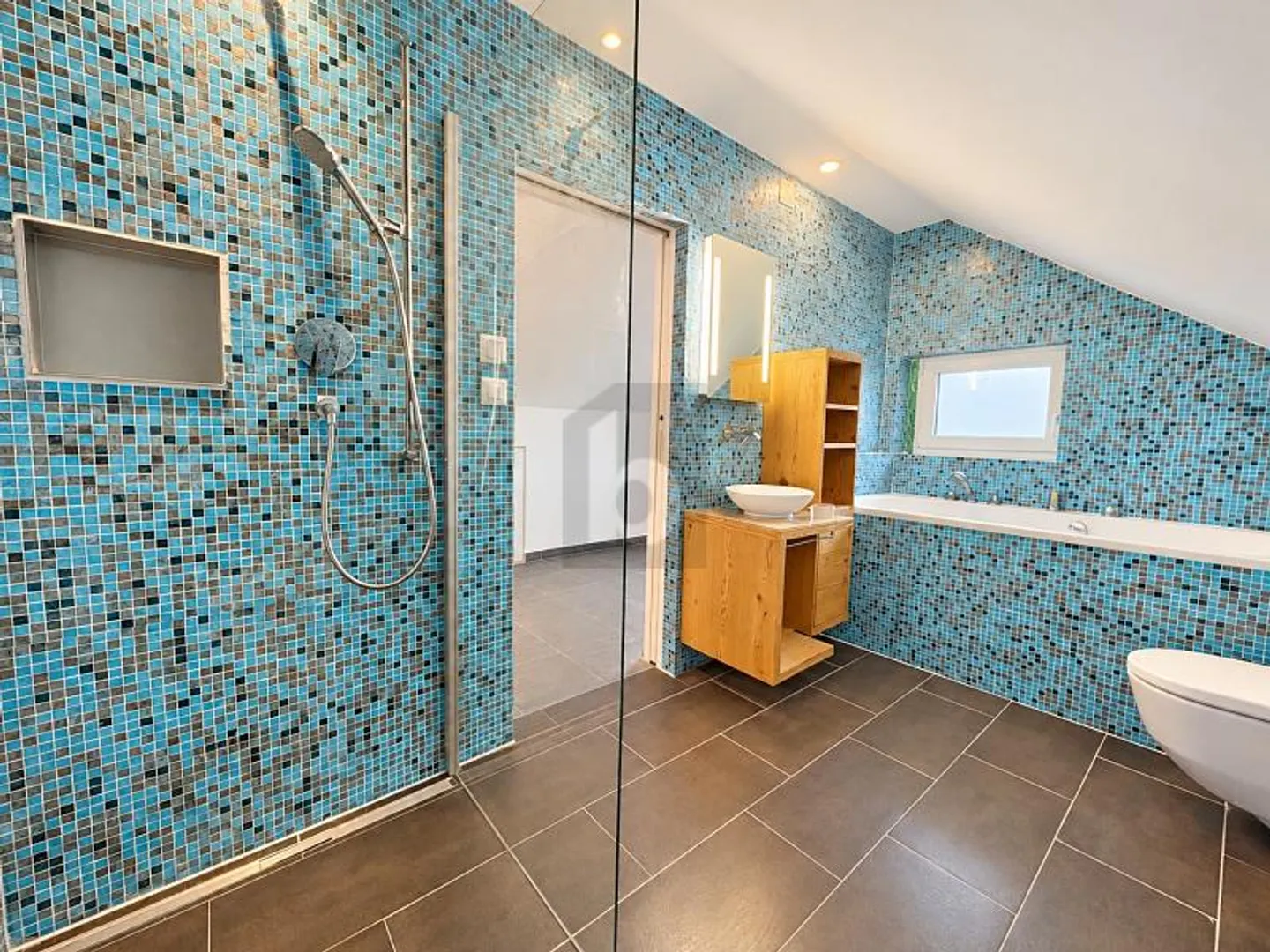 Komplett renovierte Maisonette - Foto 4 von 6