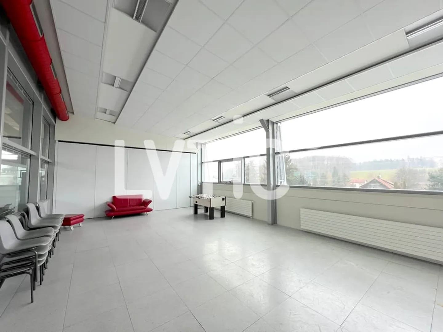 Industrial building, 3200 m2 offices for rent in Avry-sur-Matran - Photo 4 of 5