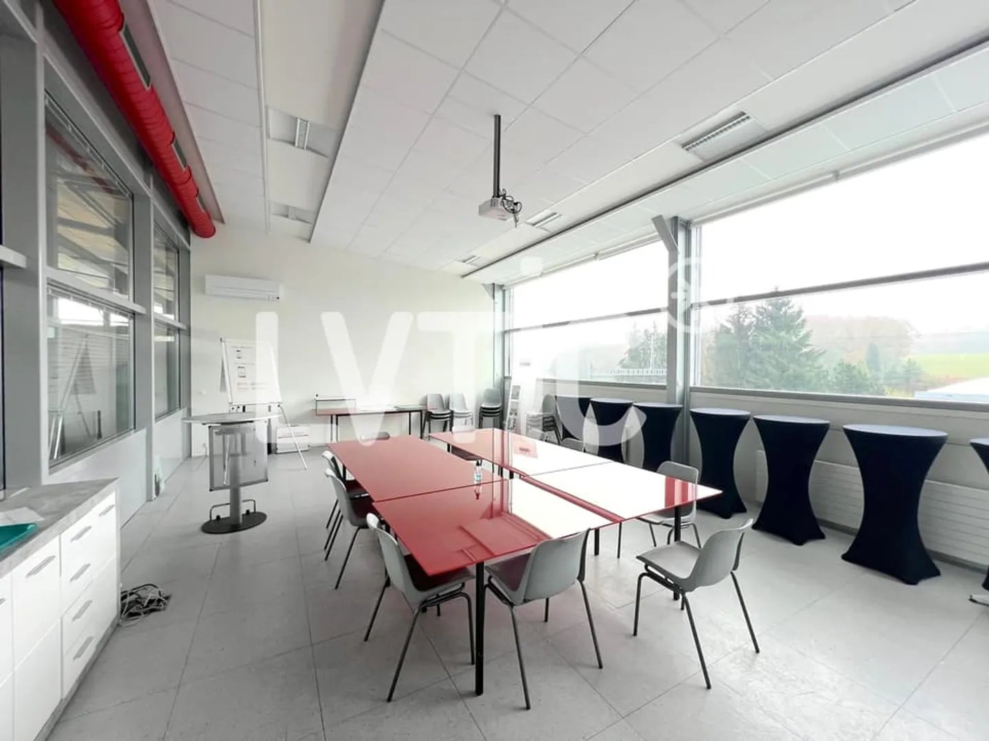 Industrial building, 3200 m2 offices for rent in Avry-sur-Matran - Photo 5 of 5