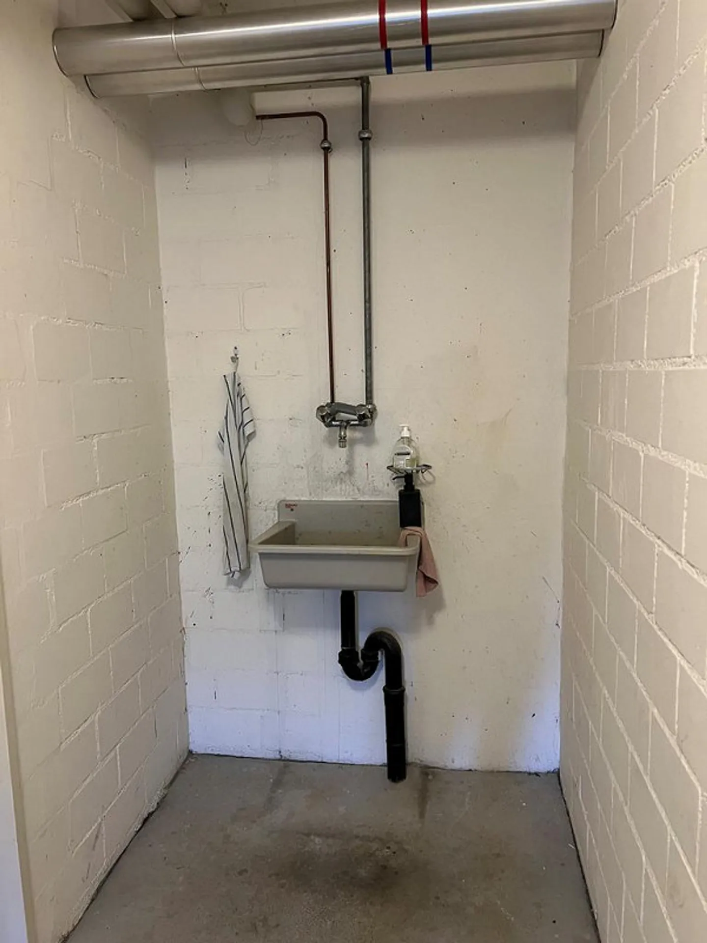 Spacious Craft Room in Reinach - Photo 3 of 3