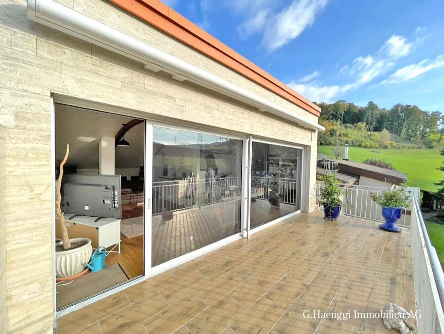 Charming Detached House with Garden - Photo 7 of 13