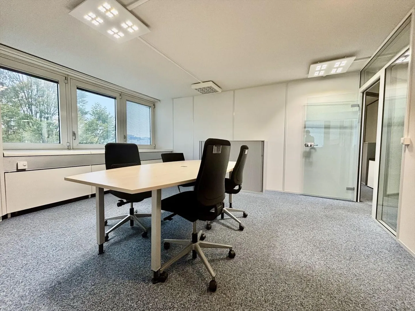 Last immediately available office 144 m2, many parking spaces and quick access to the highway. - Photo 7 of 10