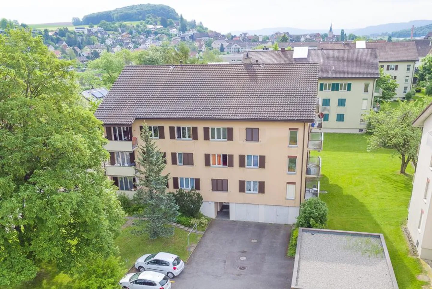 Vivre dans un quartier résidentiel ensoleillé et verdoyant - Photo 1 sur 8