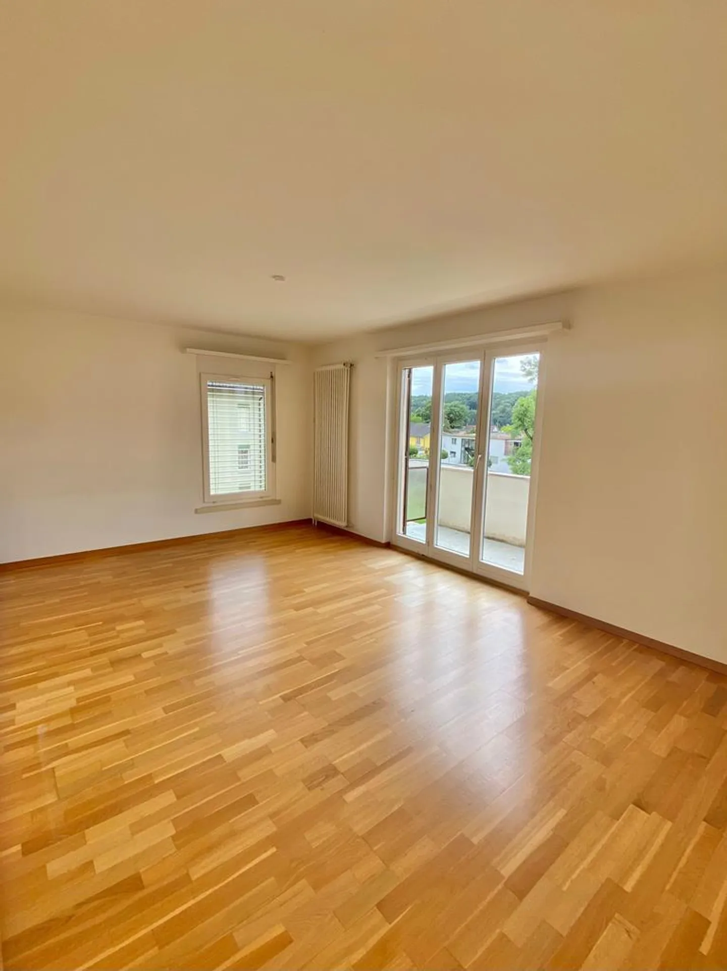 Vivre dans un quartier résidentiel ensoleillé et verdoyant - Photo 2 sur 8