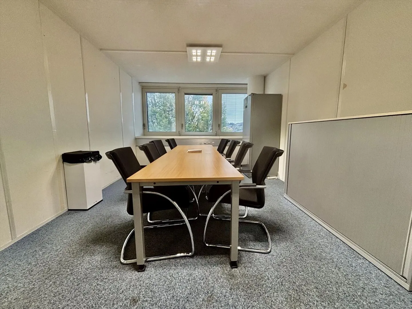 Last immediately available office 144 m2, many parking spaces and quick access to the highway. - Photo 4 of 10