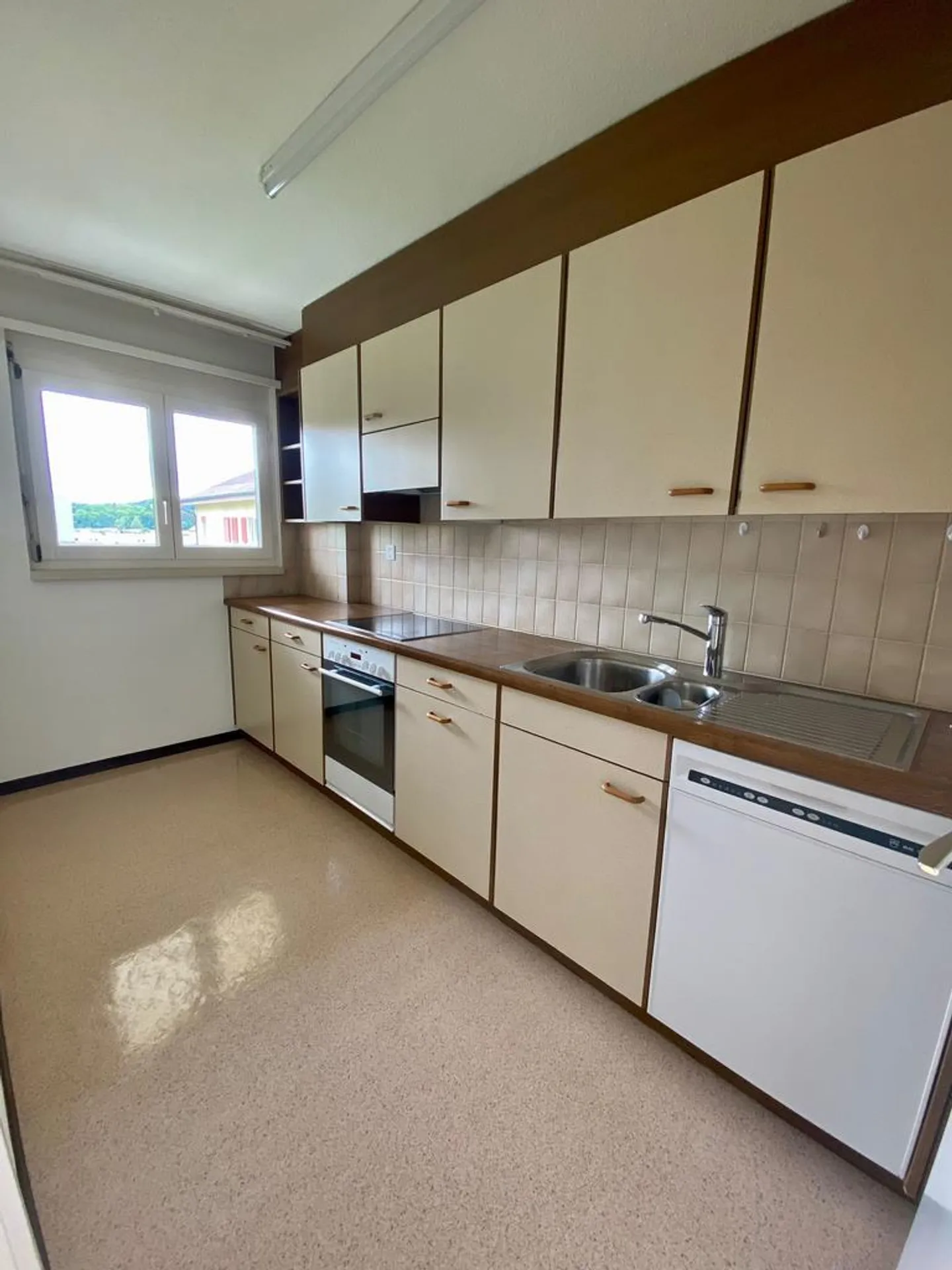 Vivre dans un quartier résidentiel ensoleillé et verdoyant - Photo 4 sur 8