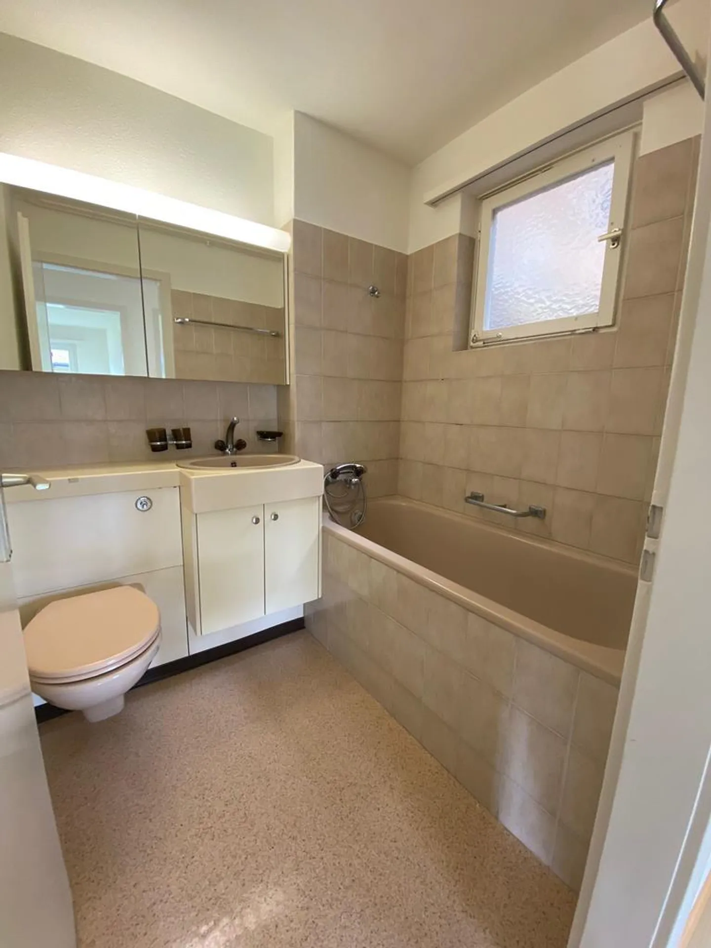 Vivre dans un quartier résidentiel ensoleillé et verdoyant - Photo 5 sur 8