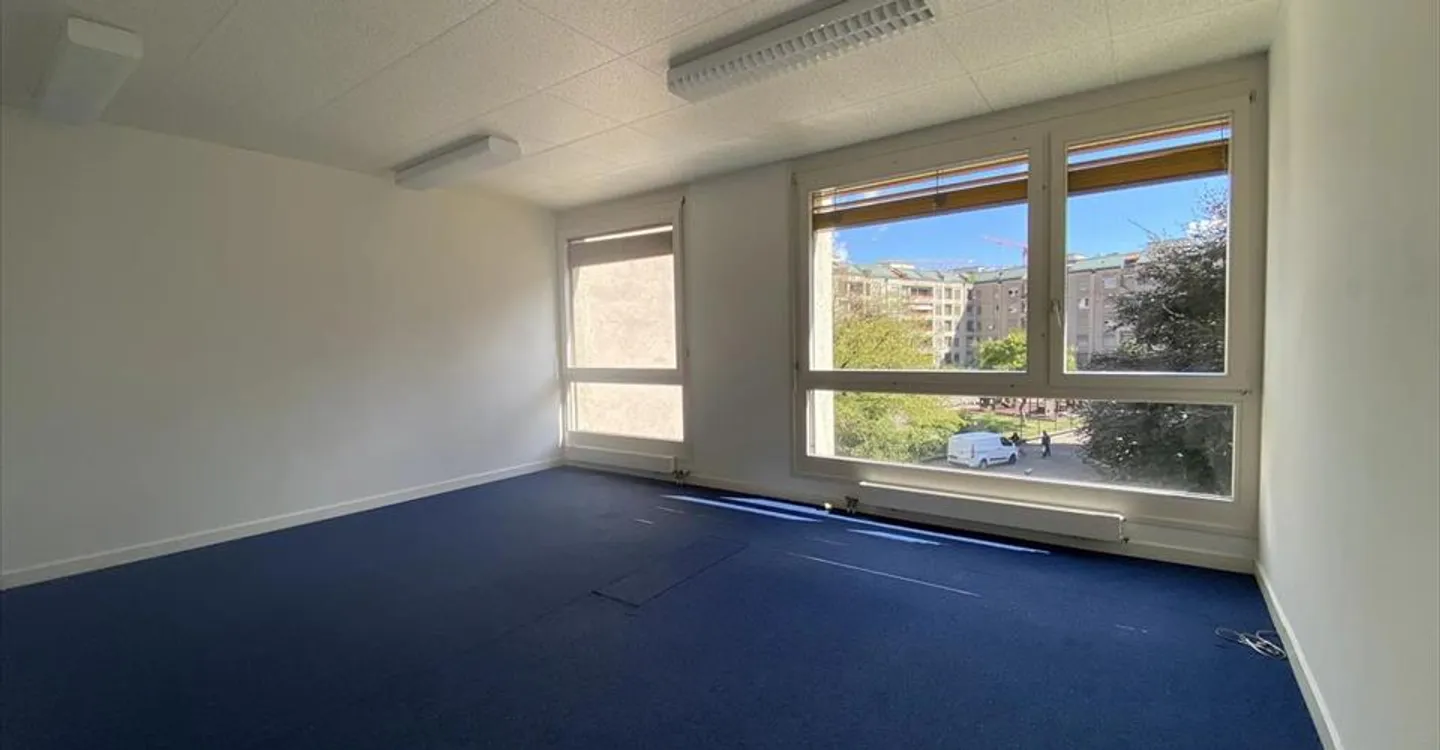 Office space for rent - Photo 3 of 13