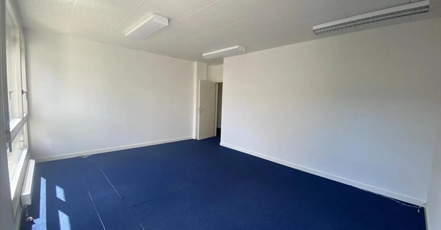 Office space for rent - Photo 6 of 13