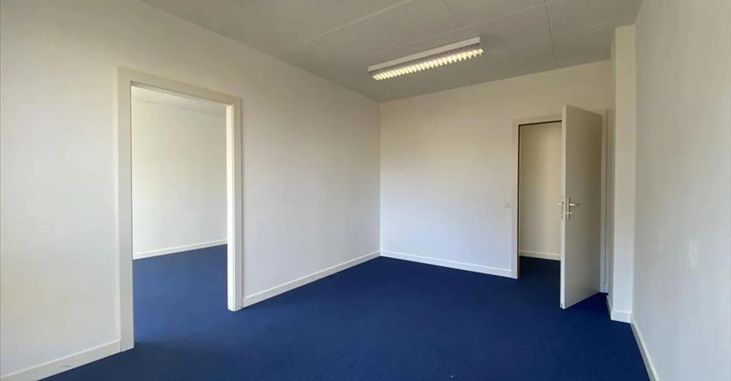 Office space for rent - Photo 9 of 13