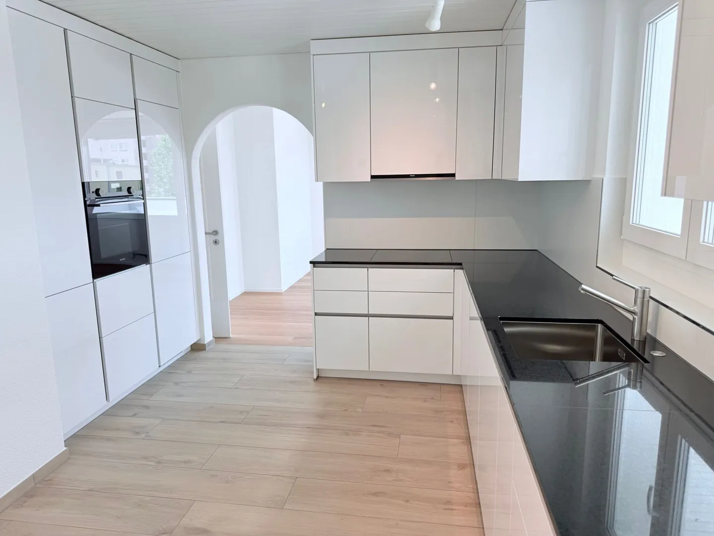 Completely renovated 6-room penthouse with large winter garden - Photo 2 of 23