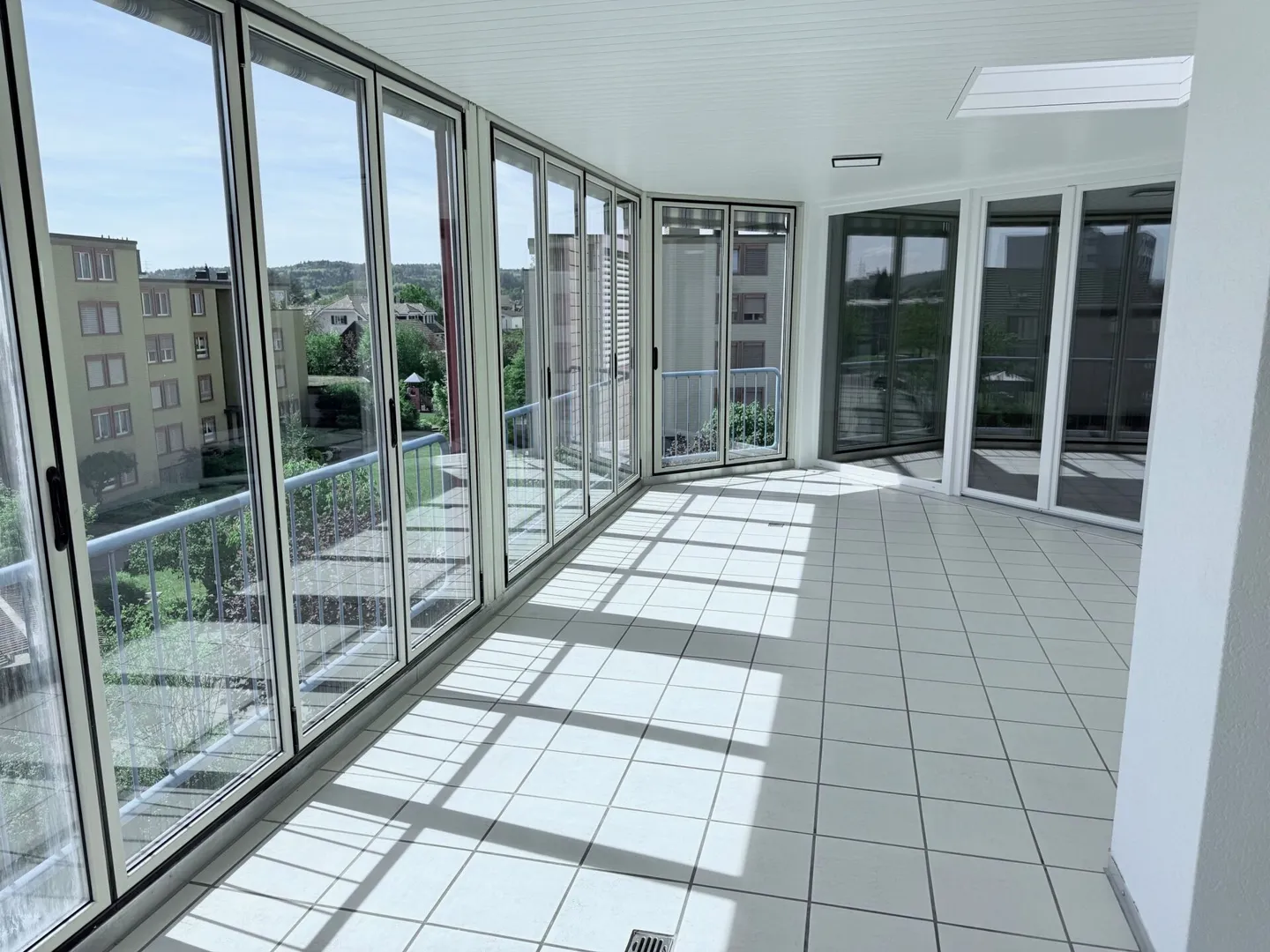 Completely renovated 6-room penthouse with large winter garden - Photo 4 of 23