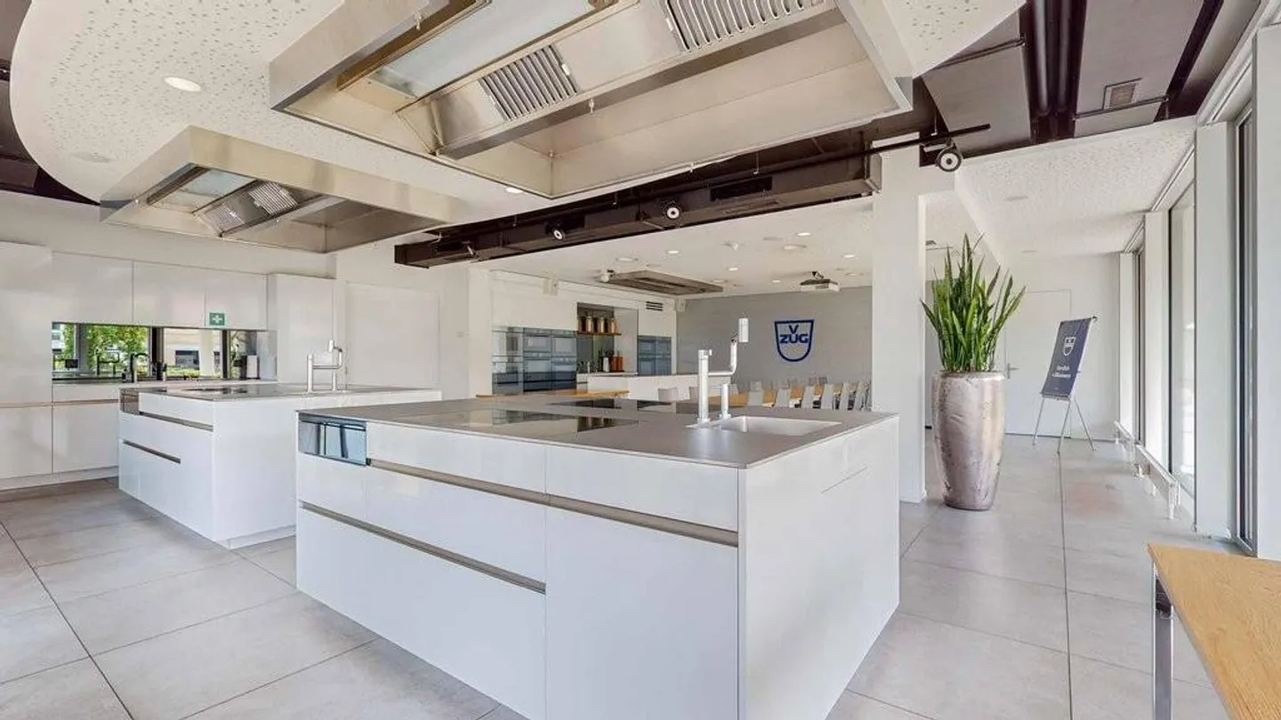 Spacious commercial space with the necessary visibility sought? - Photo 6 of 12