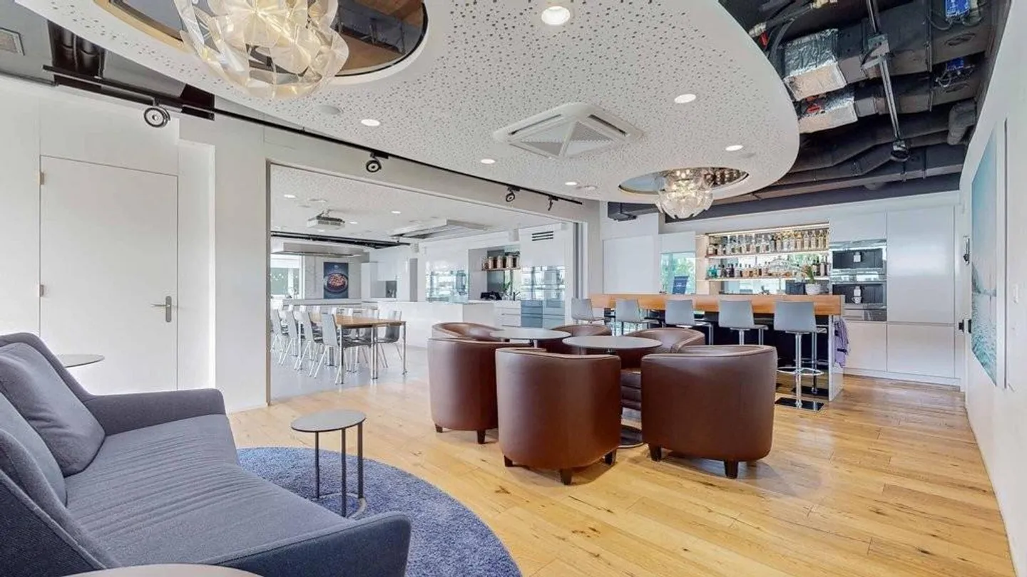 Spacious commercial space with the necessary visibility sought? - Photo 3 of 12