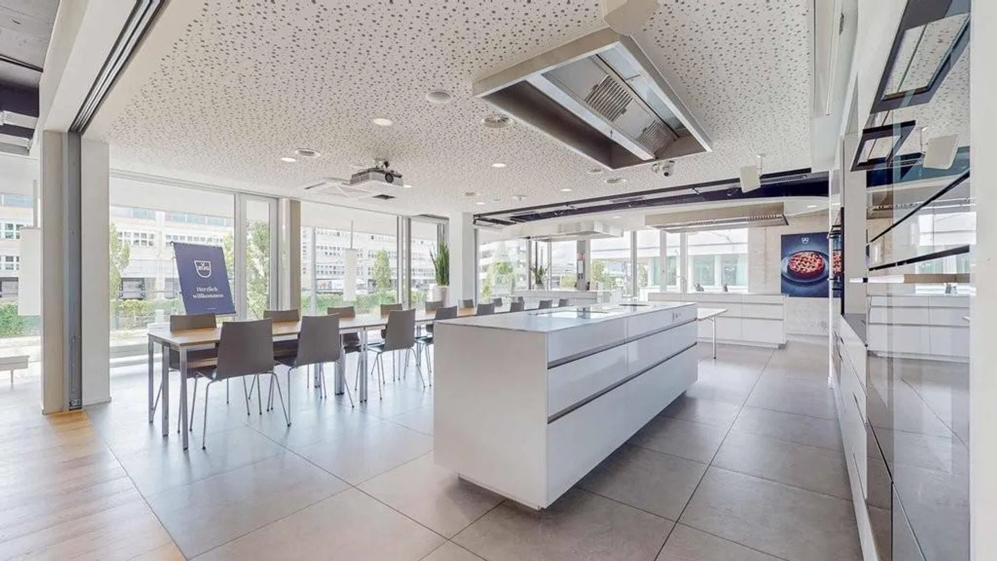 Spacious commercial space with the necessary visibility sought? - Photo 4 of 12