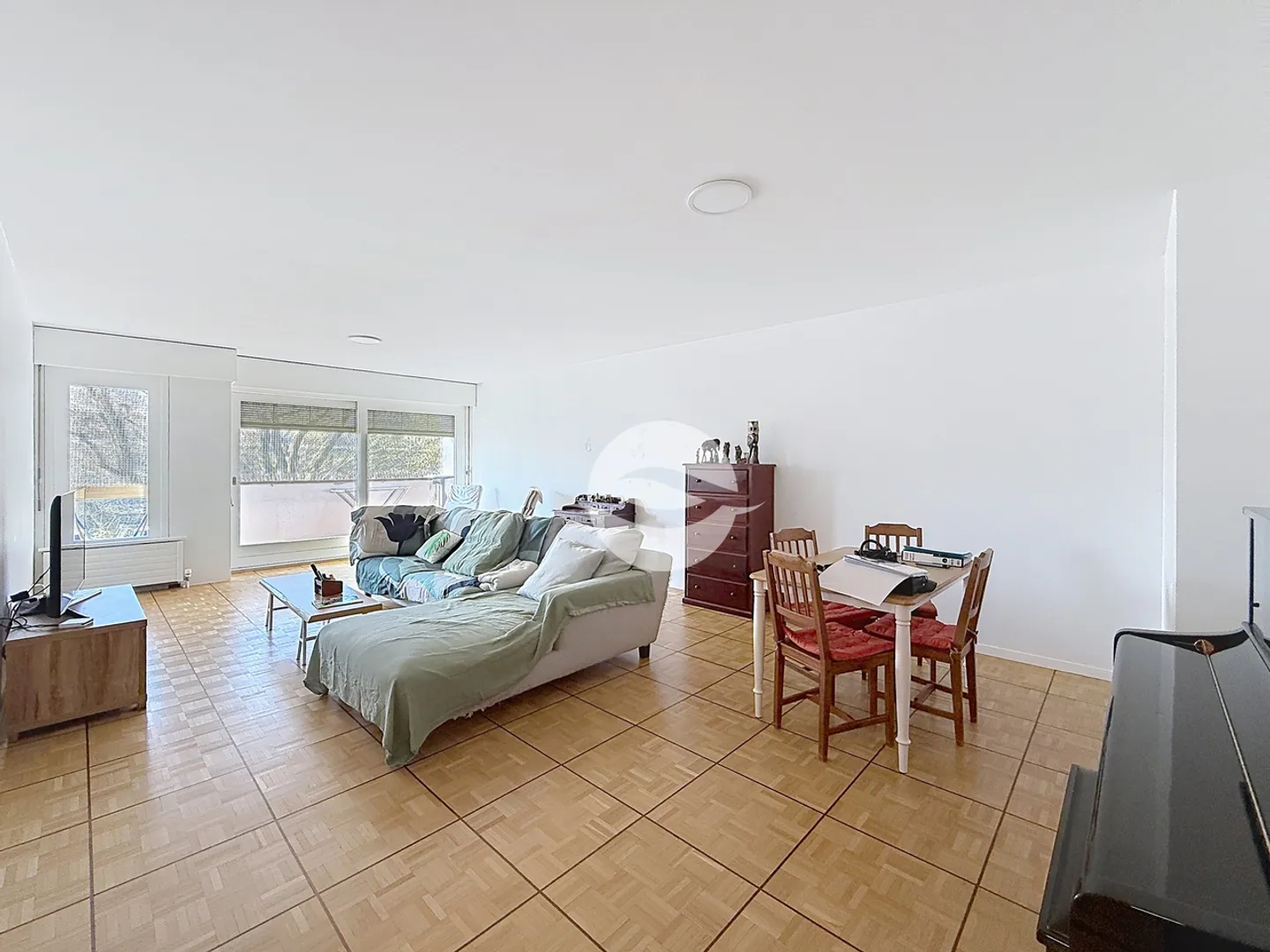 Appartement spacieux de 5 pièces avec piscine - Photo 2 sur 10