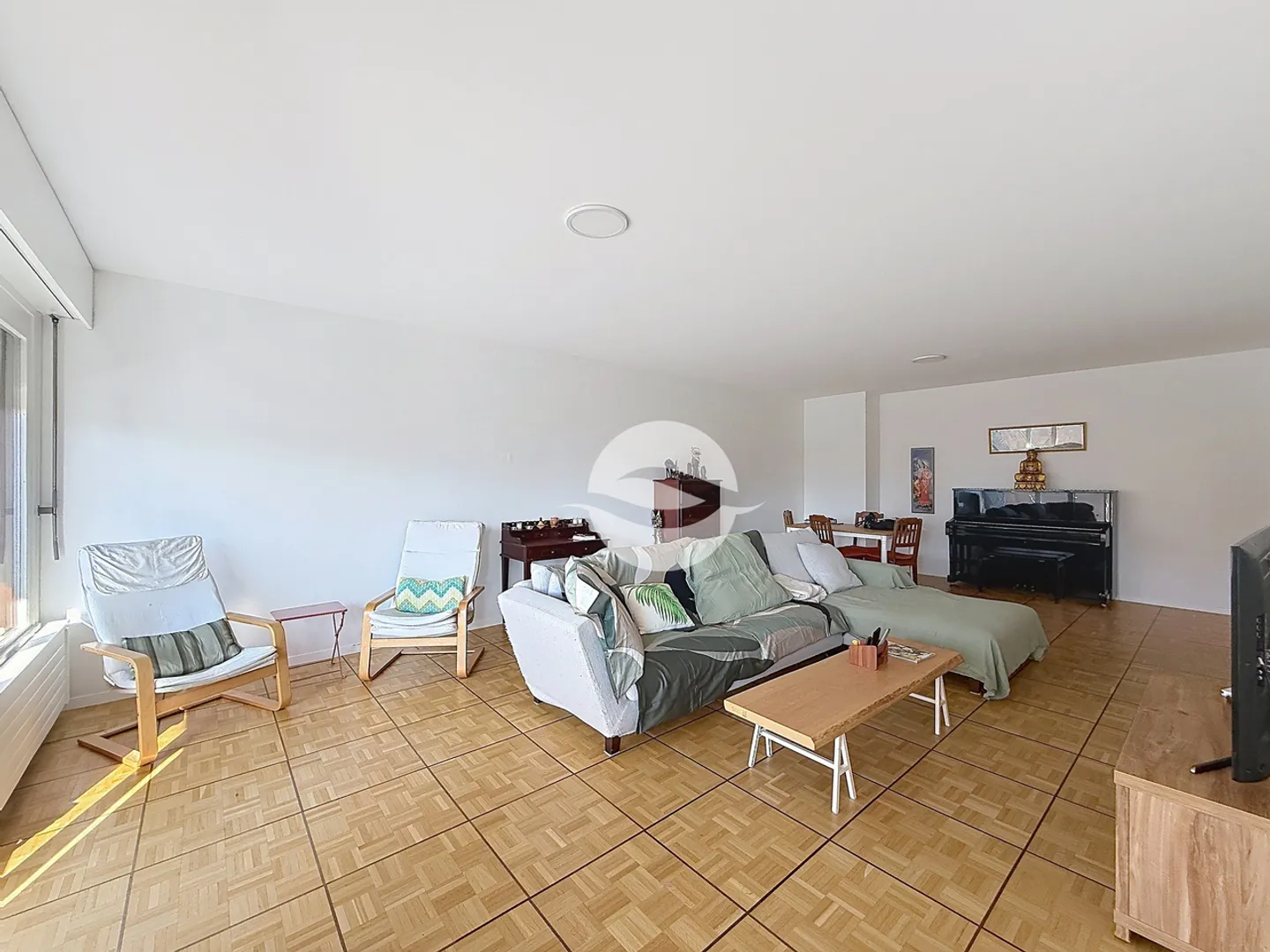 Appartement spacieux de 5 pièces avec piscine - Photo 3 sur 10