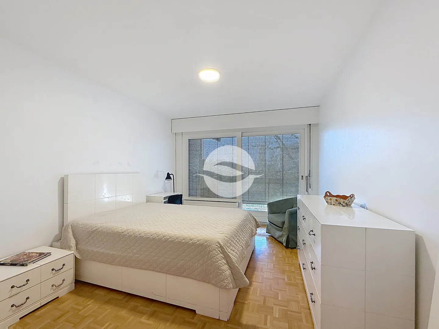 Appartement spacieux de 5 pièces avec piscine - Photo 5 sur 10